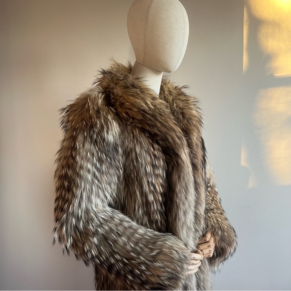 Tanuki Raccoon Fur Coat - Picture 3 of 9